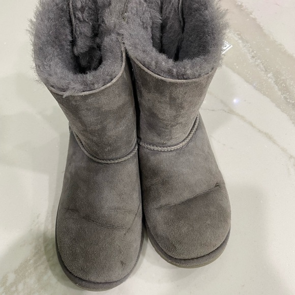 UGG Bailey bow short gray boots Size 3 - Picture 4 of 7